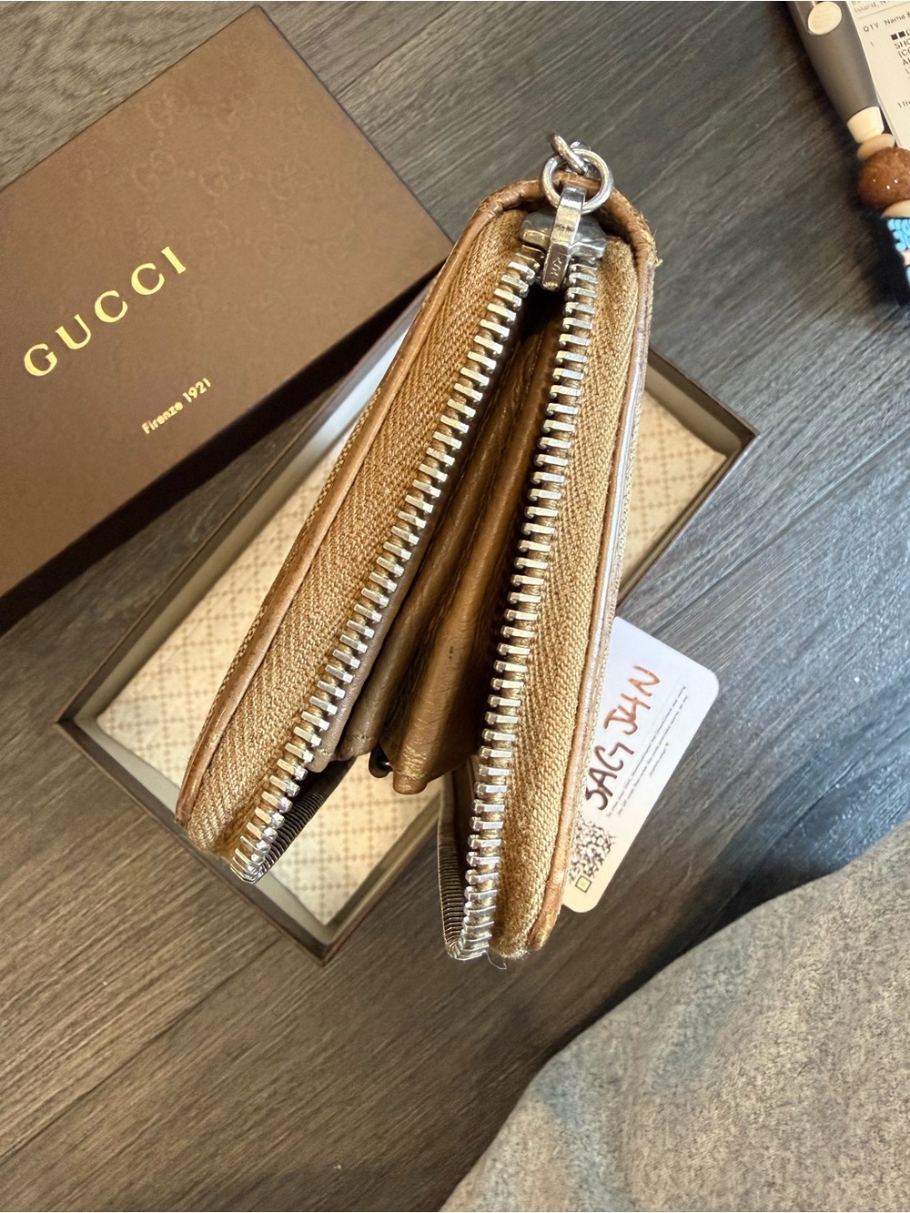 Gucci Beige and Brown GG Supreme Zip Wallet COA included and BoX - Picture 4 of 7
